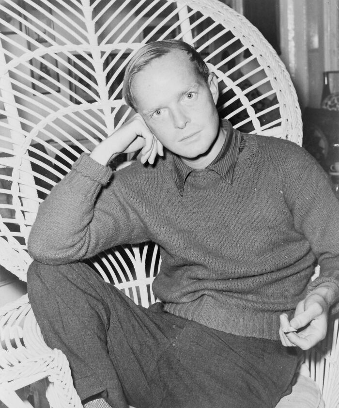 Black and white picture of Truman Capote posing