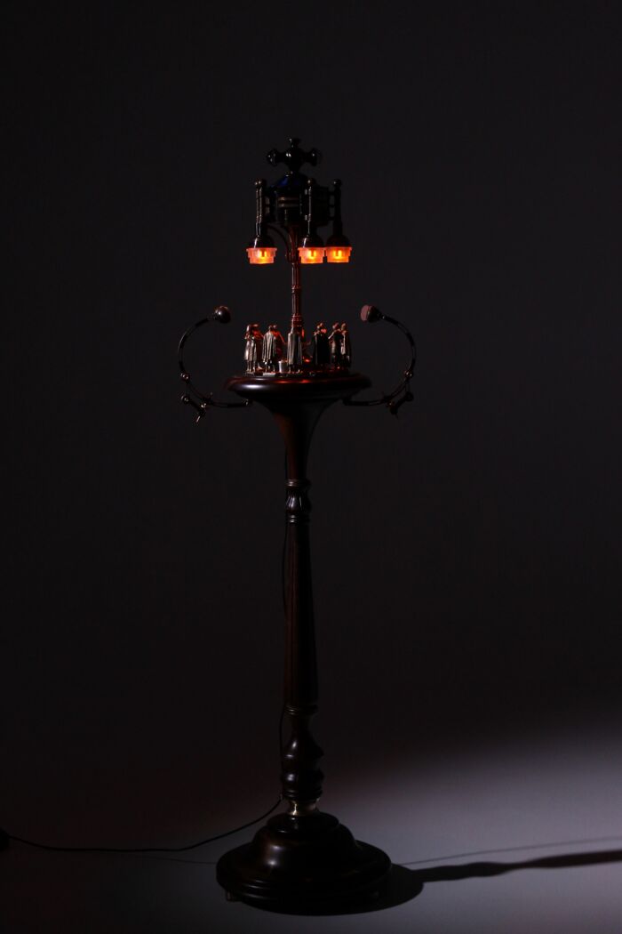 How To Turn A Medieval Legend Into A Lamp (8 Pics) How To Turn A Medieval Legend Into A Lamp (8 Pics)