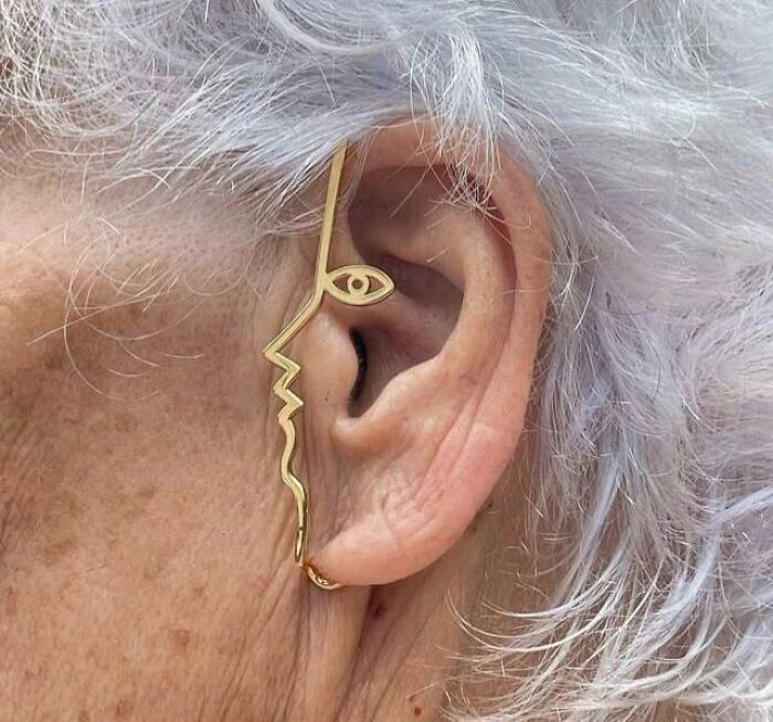 French Jewelry Brand Uses Gray-Haired Model