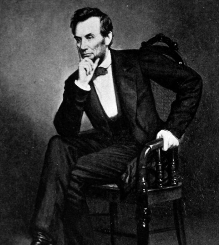 Black and white picture of Abraham Lincoln posing