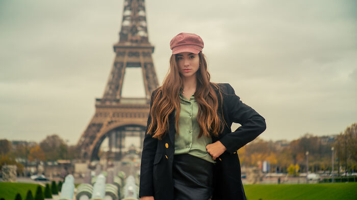Woman posing in front of The Eiffel tower 