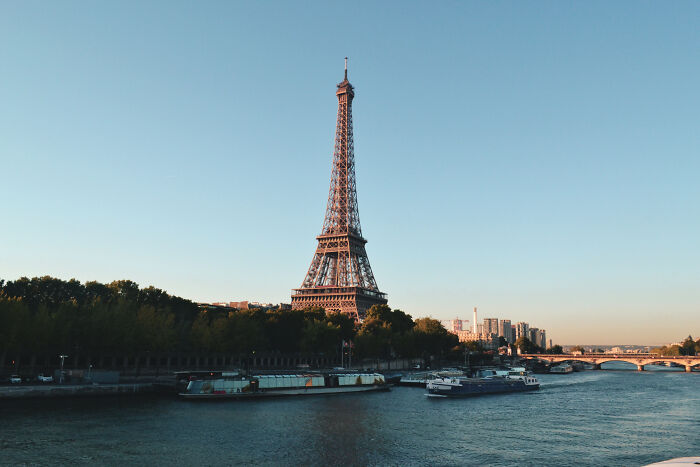 The Eiffel Tower and the river in one shot 