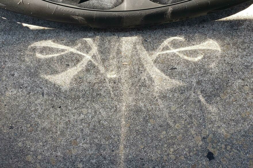 The Light Bouncing Off This Wheel Made An Interesting Pattern