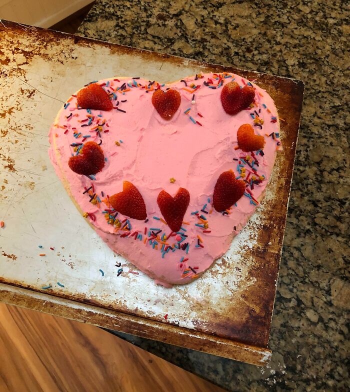 I'm 16 Years Old And I'm Recovering From Anorexia. This Is The Valentine's Day Cake I Made And Ate Without Fear With My Family Yesterday