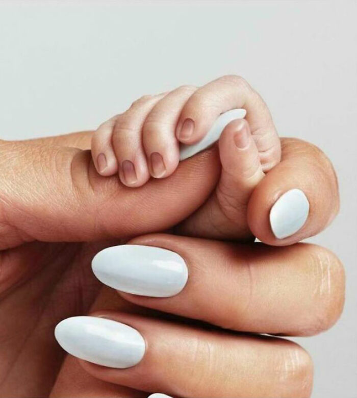 ¿Es un error photoshopear los dedos de un bebé?