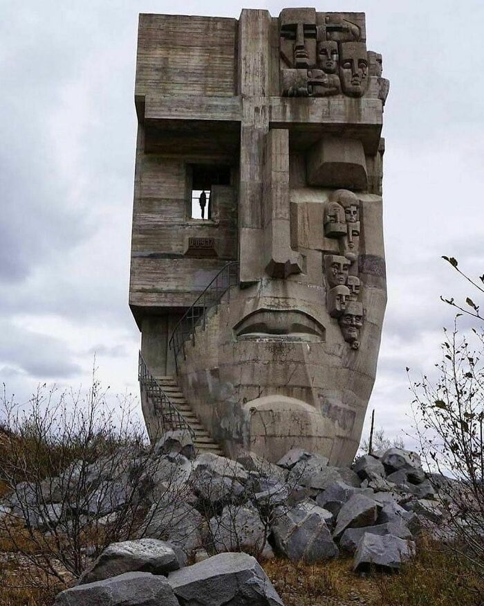 Mask Of Sorrow (1996, Dedicated To The Memory For The Prisoners Of Gulag) Magadan, Russia Sculptor : Ernst Neizvestny