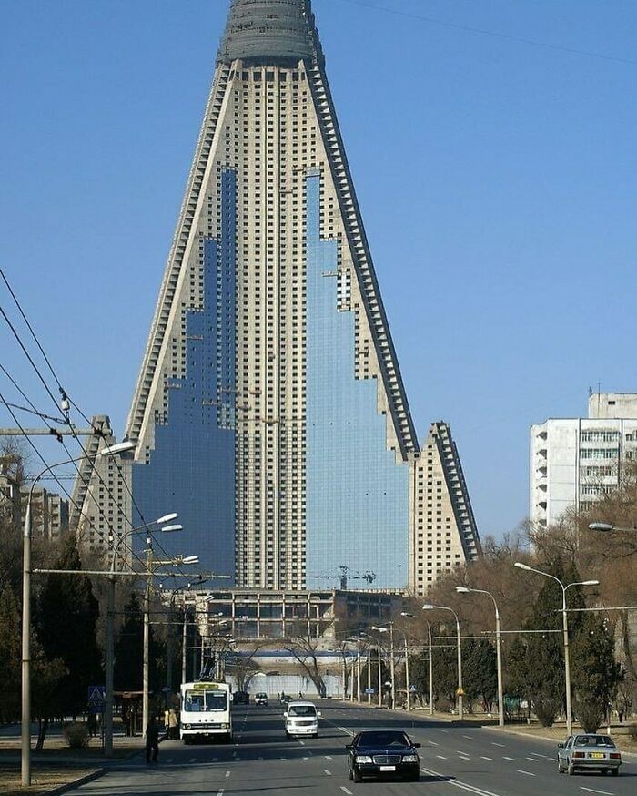 Ryugyong Hotel , Pyongyang, 1987-92 Baikdoosan Architects & Engineers