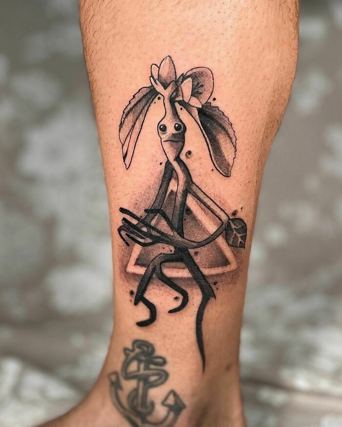 Tattoo of a Bowtruckle on a leg, inspired by the Wizarding World for Harry Potter fans.