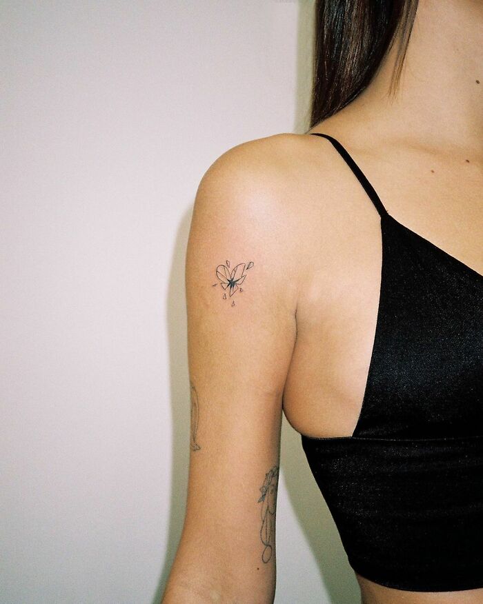 minimalistic tattoo of a broken heart