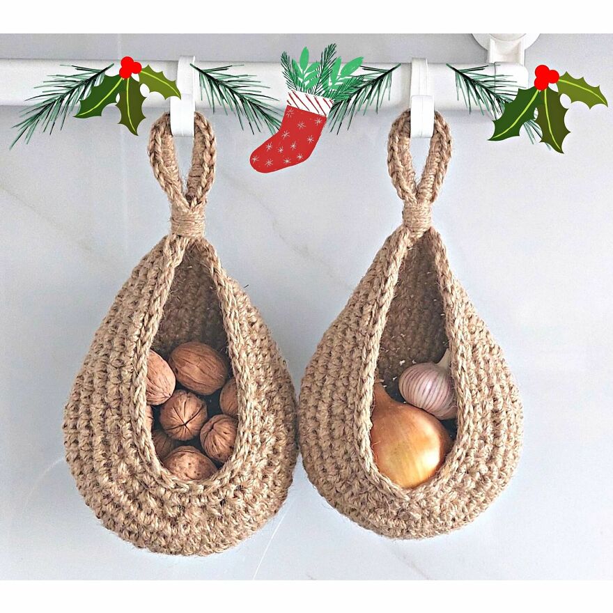 Christmas Kitchen Decor-Cute Open Storage For Vegetables And Nuts!
