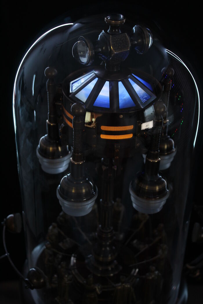 How To Turn A Medieval Legend Into A Lamp (8 Pics) How To Turn A Medieval Legend Into A Lamp (8 Pics)