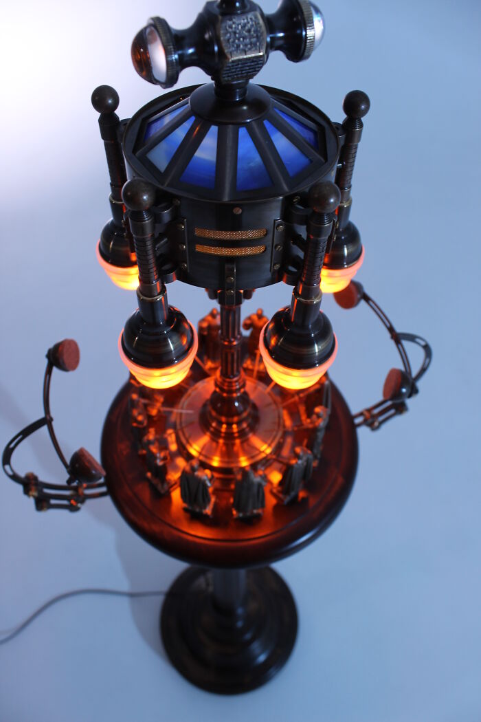 How To Turn A Medieval Legend Into A Lamp (8 Pics) How To Turn A Medieval Legend Into A Lamp (8 Pics)