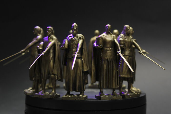 How To Turn A Medieval Legend Into A Lamp (8 Pics) How To Turn A Medieval Legend Into A Lamp (8 Pics)