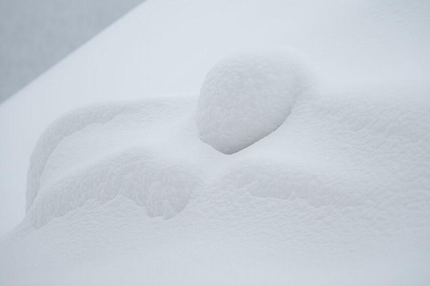 I Photographed A Stormy Retreat: A Snowy Tiny Home Adventure (19 Pics)