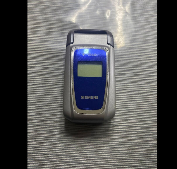 T-Mobile-Siemens-flip-phone-63d2e101c1f5f-png.jpg