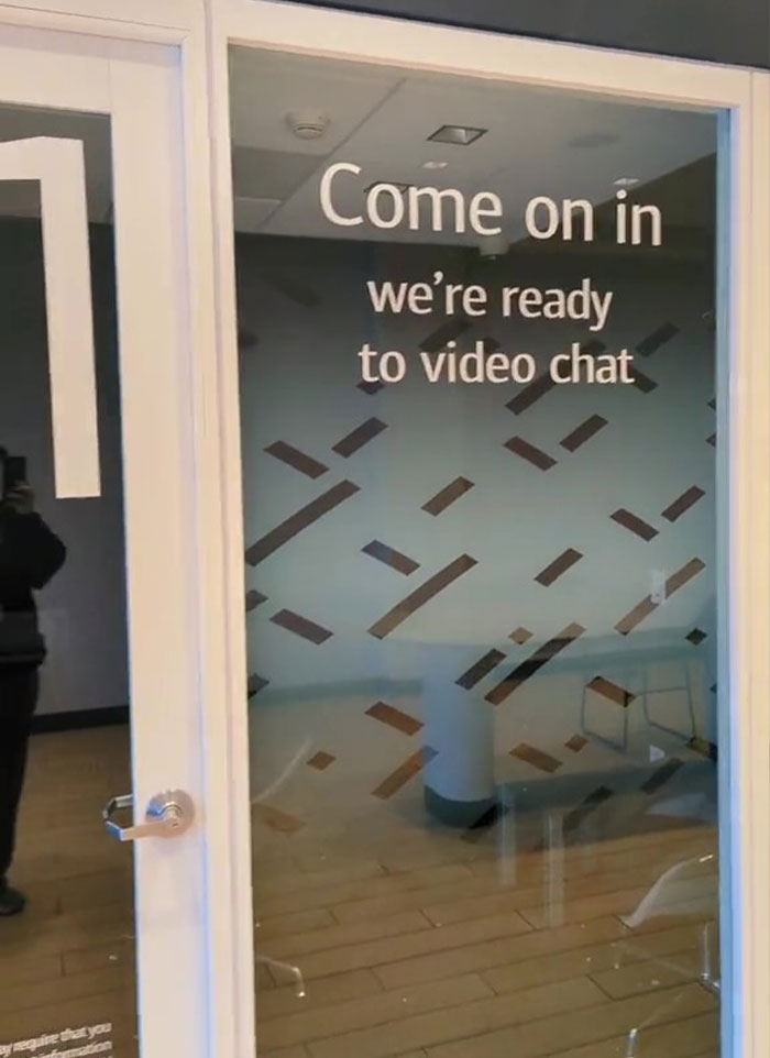 Discussion Online Ensues After Woman Shares How She Was 'Creeped Out' Visiting This Bank With No Staff And A Video Chat Option Discussion Online Ensues After Woman Shares How She Was 'Creeped Out' Visiting This Bank With No Staff And A Video Chat Option