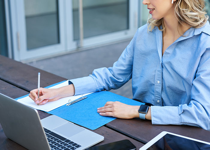 Person Wonders If They’re In The Wrong For Criticizing Girlfriend For How She Takes Job Interviews, Gets A Slice Of Honesty Pie Online Person Wonders If They’re In The Wrong For Criticizing Girlfriend For How She Takes Job Interviews, Gets A Slice Of Honesty Pie Online