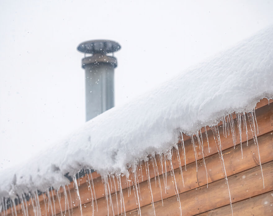 I Photographed A Stormy Retreat Capturing My Snowy Tiny Home Adventure (19 Pics) I Photographed A Stormy Retreat Capturing My Snowy Tiny Home Adventure (19 Pics)