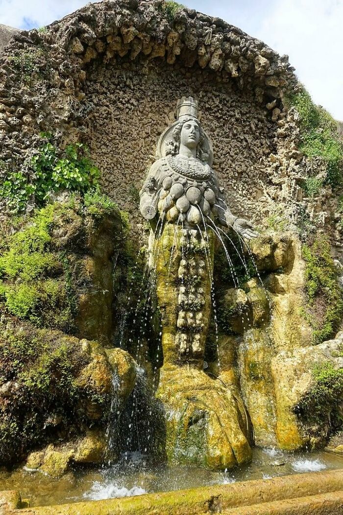 Fuente de Artemisa (Diana) de Éfeso en los jardines de Villa D'Este, Tívoli, cerca de Roma, Italia