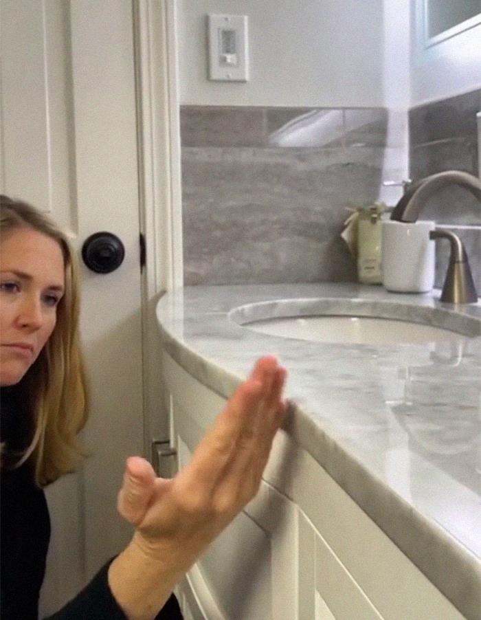 "Welcome To My Horribly Flipped House": Woman Points Out 30 Fails And Mistakes She Found In The House She Bought