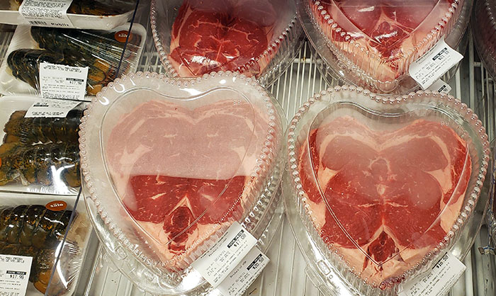 Mi supermercado local vende cortes de carne en forma de corazón por San Valentín