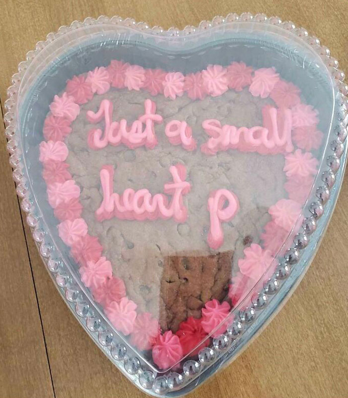 My Cousin Didn’t Want Any Writing On Her Valentine's Cake So She Asked For “Just A Small Heart Please”