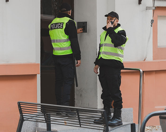 Entitled Parents Throw A Scene After Parking In This Guy's Driveway, Call The Cops On Him, Get Themselves Towed And Nearly Arrested Instead Entitled Parents Throw A Scene After Parking In This Guy's Driveway, Call The Cops On Him, Get Themselves Towed And Nearly Arrested Instead