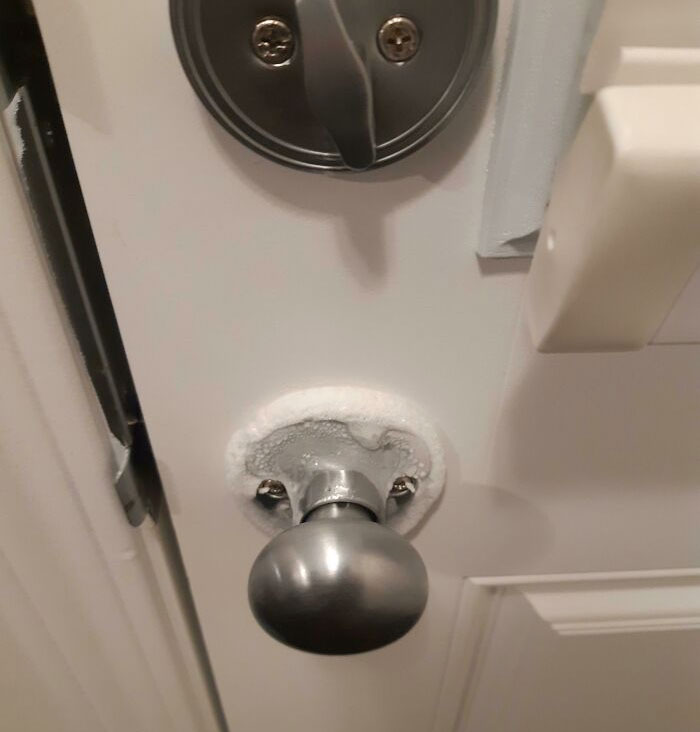 -41°C. This Is Our Doorknob From Inside The House