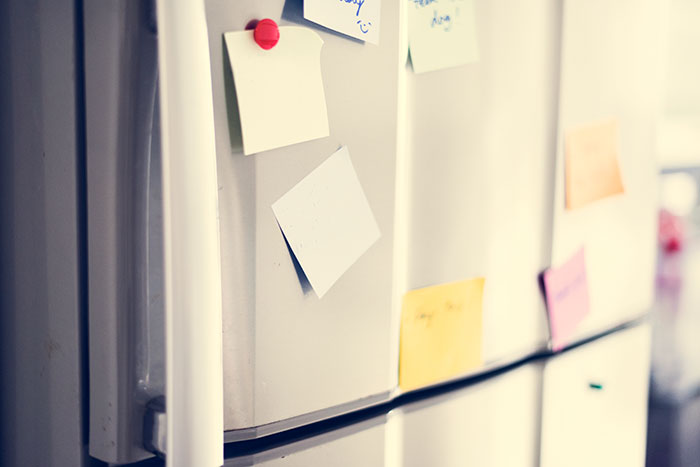 Know What's Inside Your Fridge With A Sticky Note