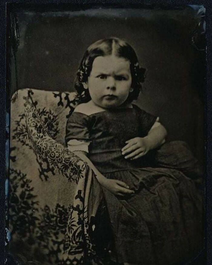 Retrato de una joven gruñona de la década de 1850