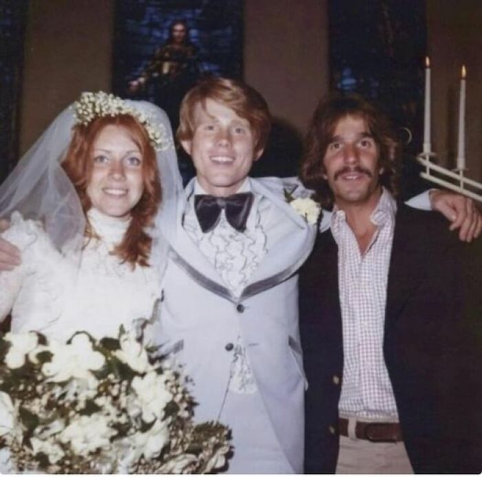 La boda de Ron Howard con su (todavía) esposa Cheryl en 1975--con Henry Winkler