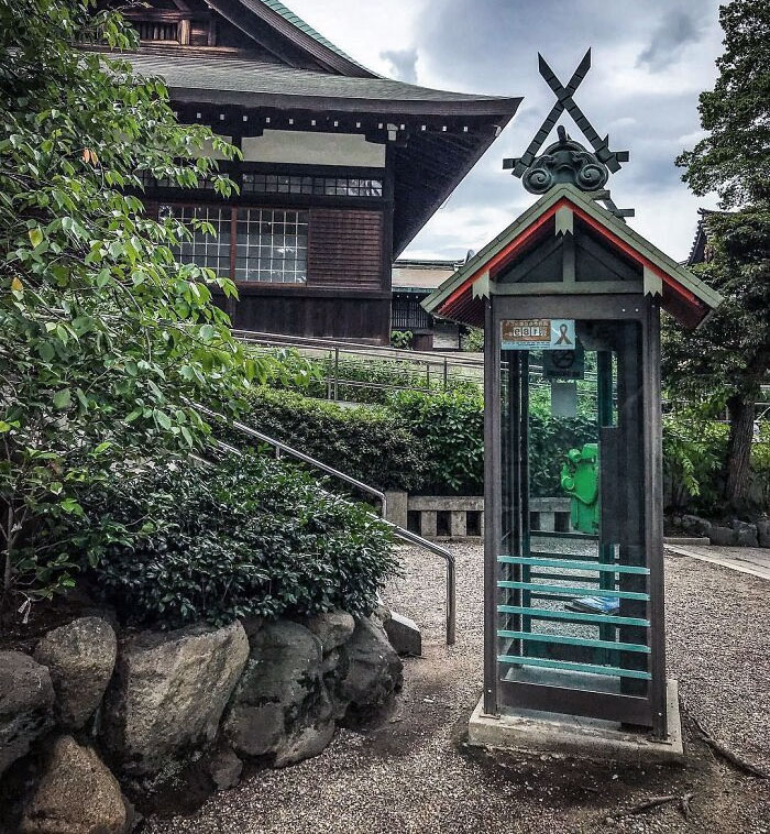 Esta cabina telefónica en Osaka