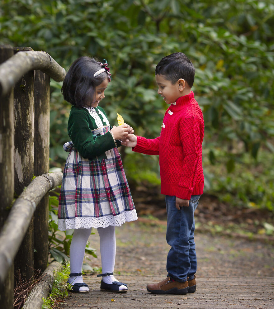 I Took Pictures Of Kids Dressed Up As Adults For A Photography Series "Growing Up Together"