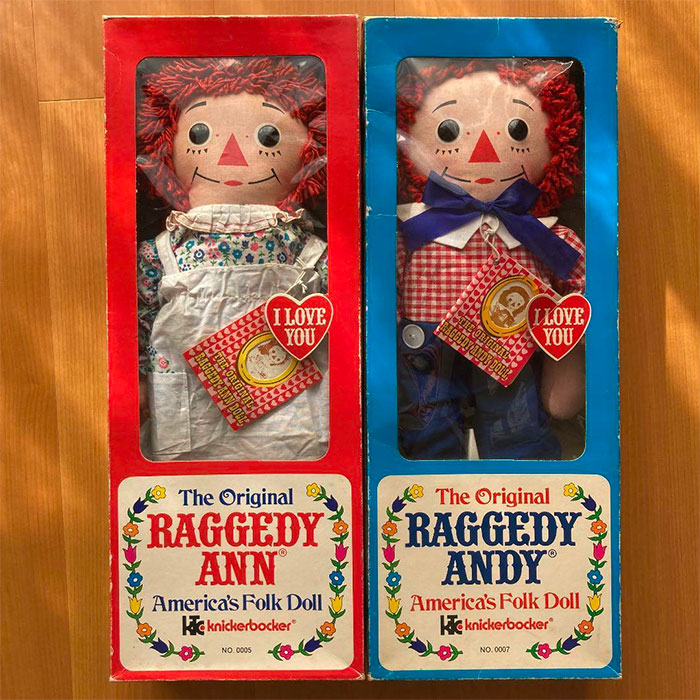 Raggedy Ann doll and Raggedy Andy doll in the box
