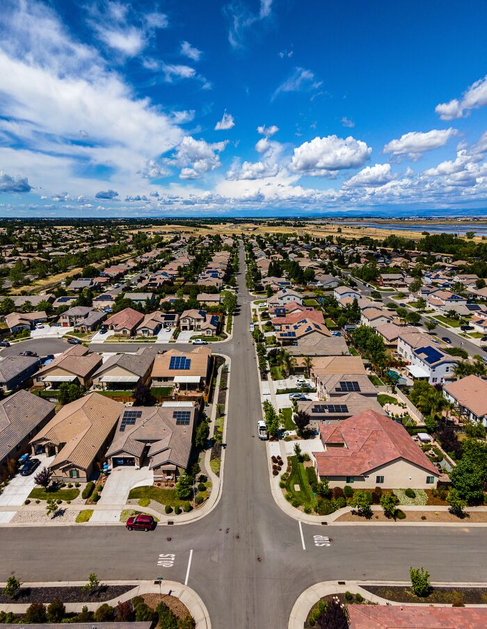 "Thought We Were Dirt Poor": People Reveal The Moment It Hit Them They Were Actually Rich