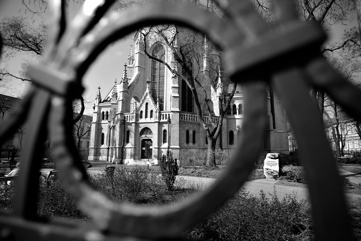 My 23 Black And White Photos I Took In The Streets Of Budapest, Hungary