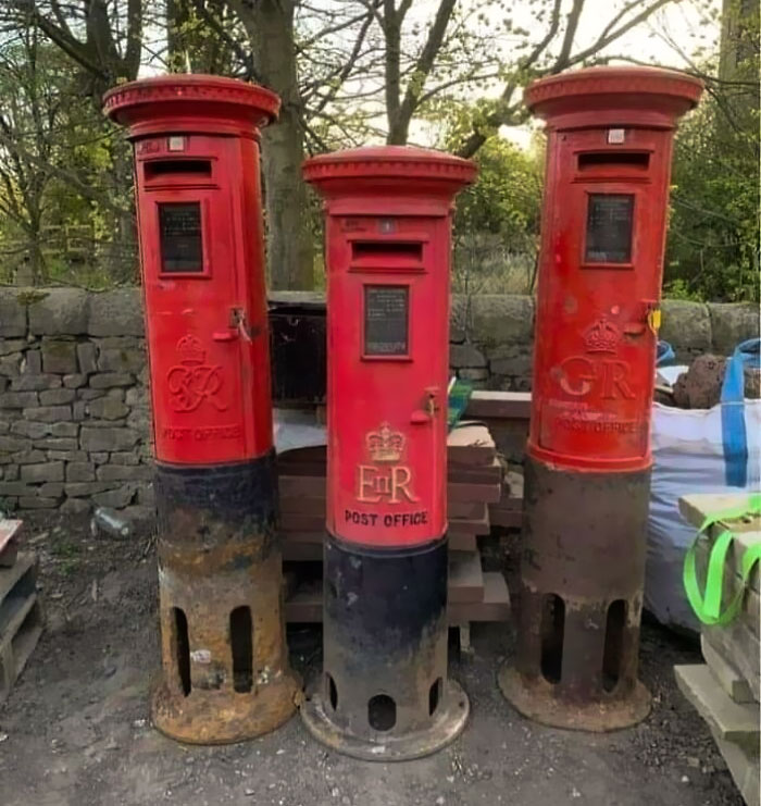 The Actual Size Of Royal Mail Post Boxes When Out Of The Ground