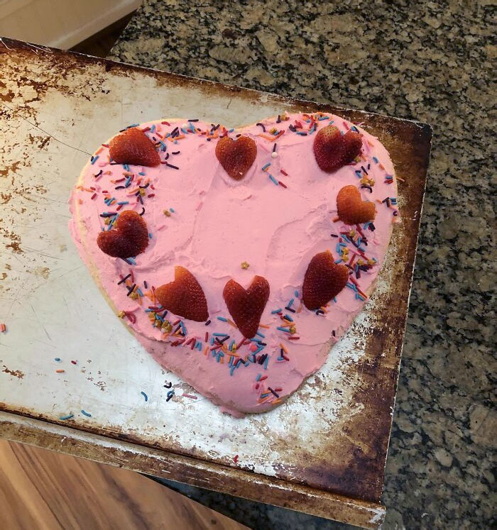 I'm 16 Years Old, And I'm Recovering From Anorexia. This Is The Valentine's Day Cake I Made And Ate Without Fear, With My Family Yesterday