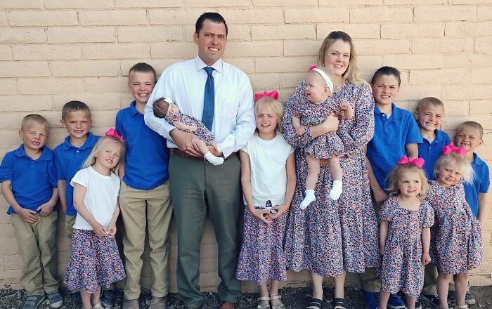 "Little House In The High Desert": This Couple Had 12 Kids In 12 Years