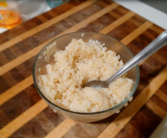 30 People Share Their Favorite Low-Effort Comfort Meals That Require 3 Ingredients Or Less