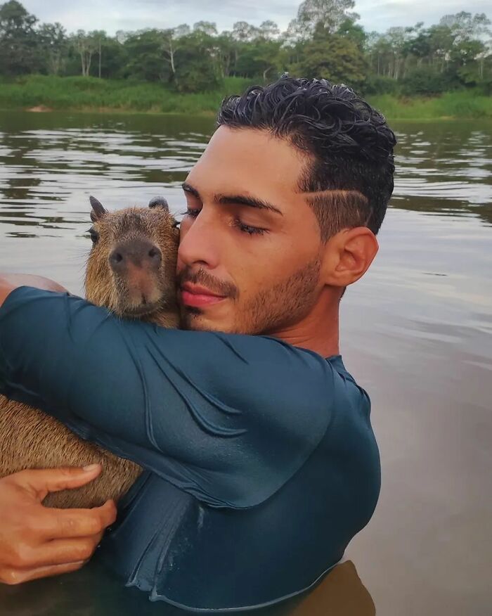This Man From Brazil Who Lives On A Farm Shares A Beautiful Bond With A Rescued Capybara This Man From Brazil Who Lives On A Farm Shares A Beautiful Bond With A Rescued Capybara