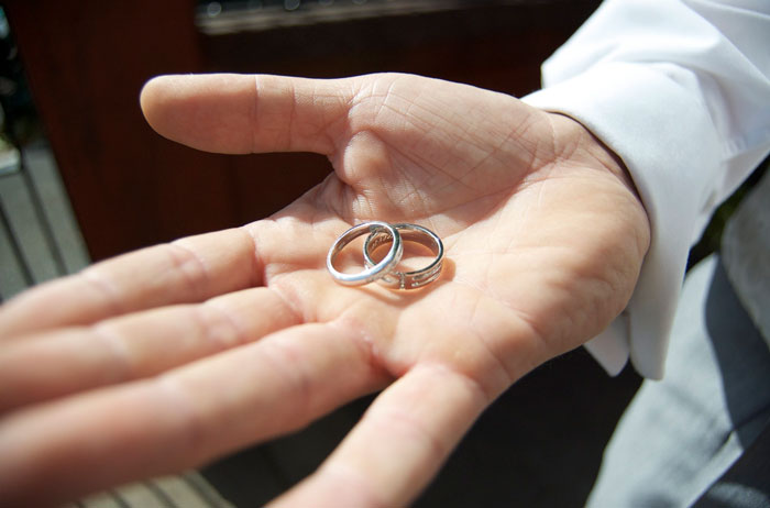 Man Wonders If He Is Wrong To Want His Fiancée To Have His Last Name When She Doesn’t Man Wonders If He Is Wrong To Want His Fiancée To Have His Last Name When She Doesn’t