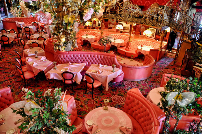 Moneyed Friend Quietly Bails, Knowing That Pals Who Over-Ordered Will Expect Them To Split The Restaurant Bill Moneyed Friend Quietly Bails, Knowing That Pals Who Over-Ordered Will Expect Them To Split The Restaurant Bill