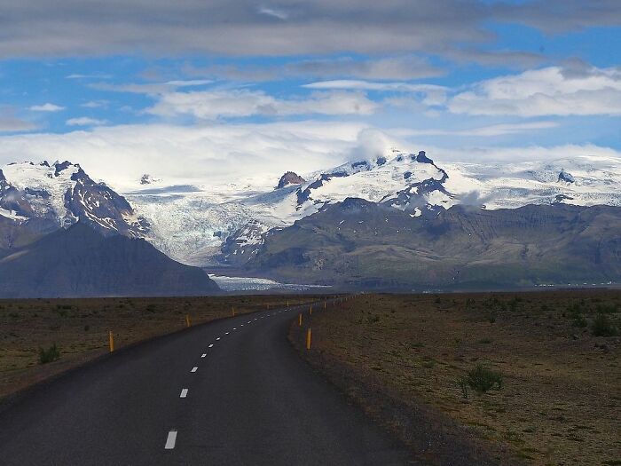 Picture of Ring road with mountains