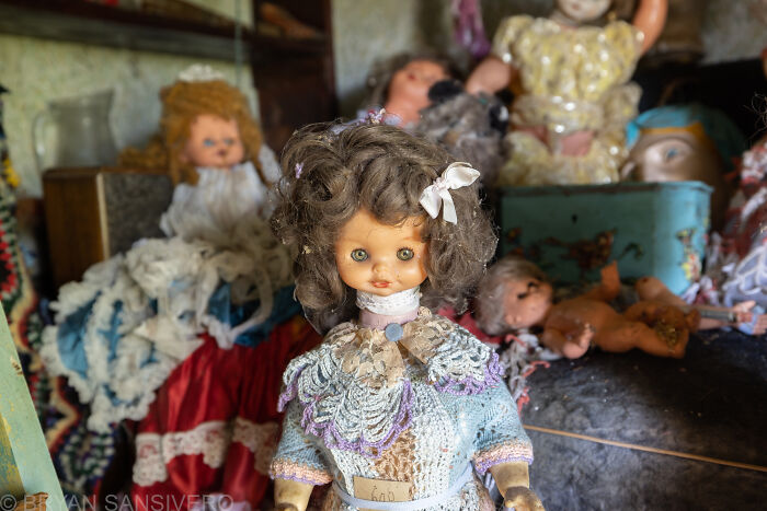 I Discovered An Abandoned House In France Filled With 'Demonic' Dolls (18 Pics)