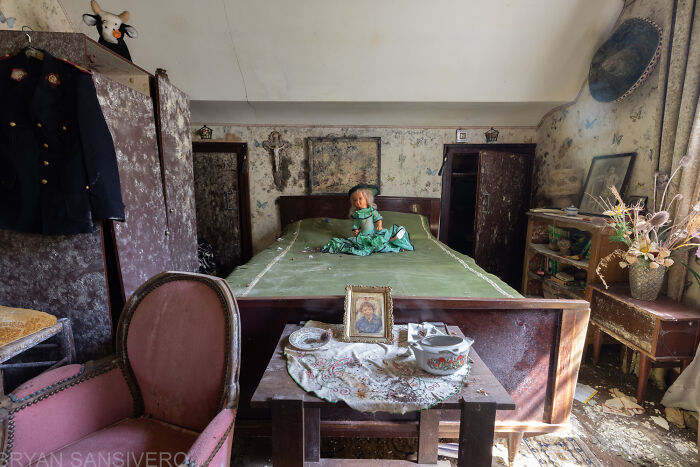 I Discovered An Abandoned House In France Filled With 'Demonic' Dolls (18 Pics) I Discovered An Abandoned House In France Filled With 'Demonic' Dolls (18 Pics)