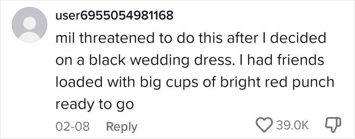Bride Livid MIL Shows Up In A Near-Identical Wedding Gown And Starts Gaslighting Her Bride Livid MIL Shows Up In A Near-Identical Wedding Gown And Starts Gaslighting Her