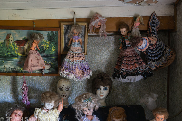 I Discovered An Abandoned House In France Filled With 'Demonic' Dolls (18 Pics)
