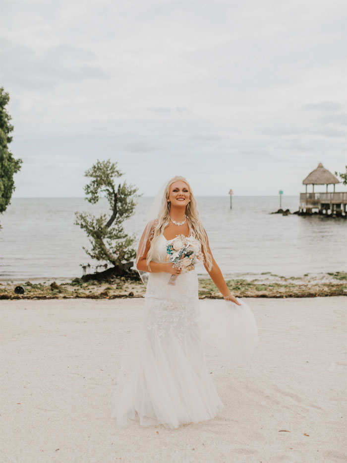 Bride Livid MIL Shows Up In A Near-Identical Wedding Gown And Starts Gaslighting Her Bride Livid MIL Shows Up In A Near-Identical Wedding Gown And Starts Gaslighting Her
