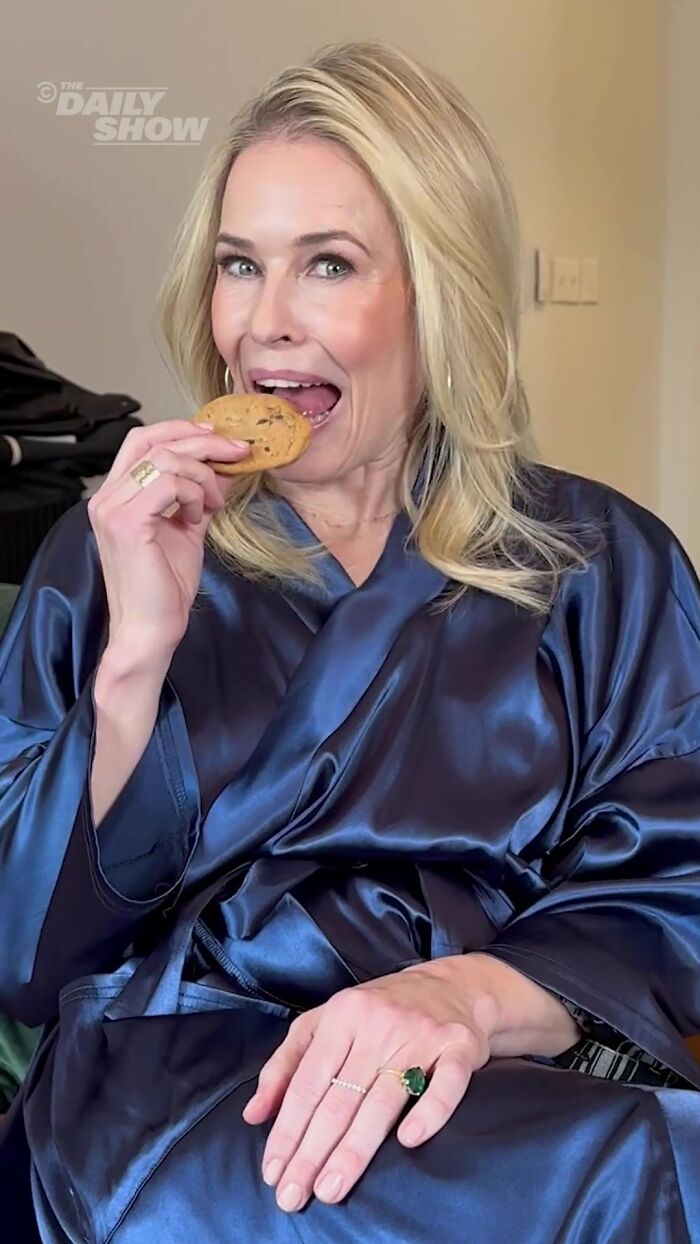 Chelsea Handler's Comic Video 'Day In The Life Of A Childless Woman' Goes Viral, Deeply Triggers Conservative Audience Chelsea Handler's Comic Video 'Day In The Life Of A Childless Woman' Goes Viral, Deeply Triggers Conservative Audience